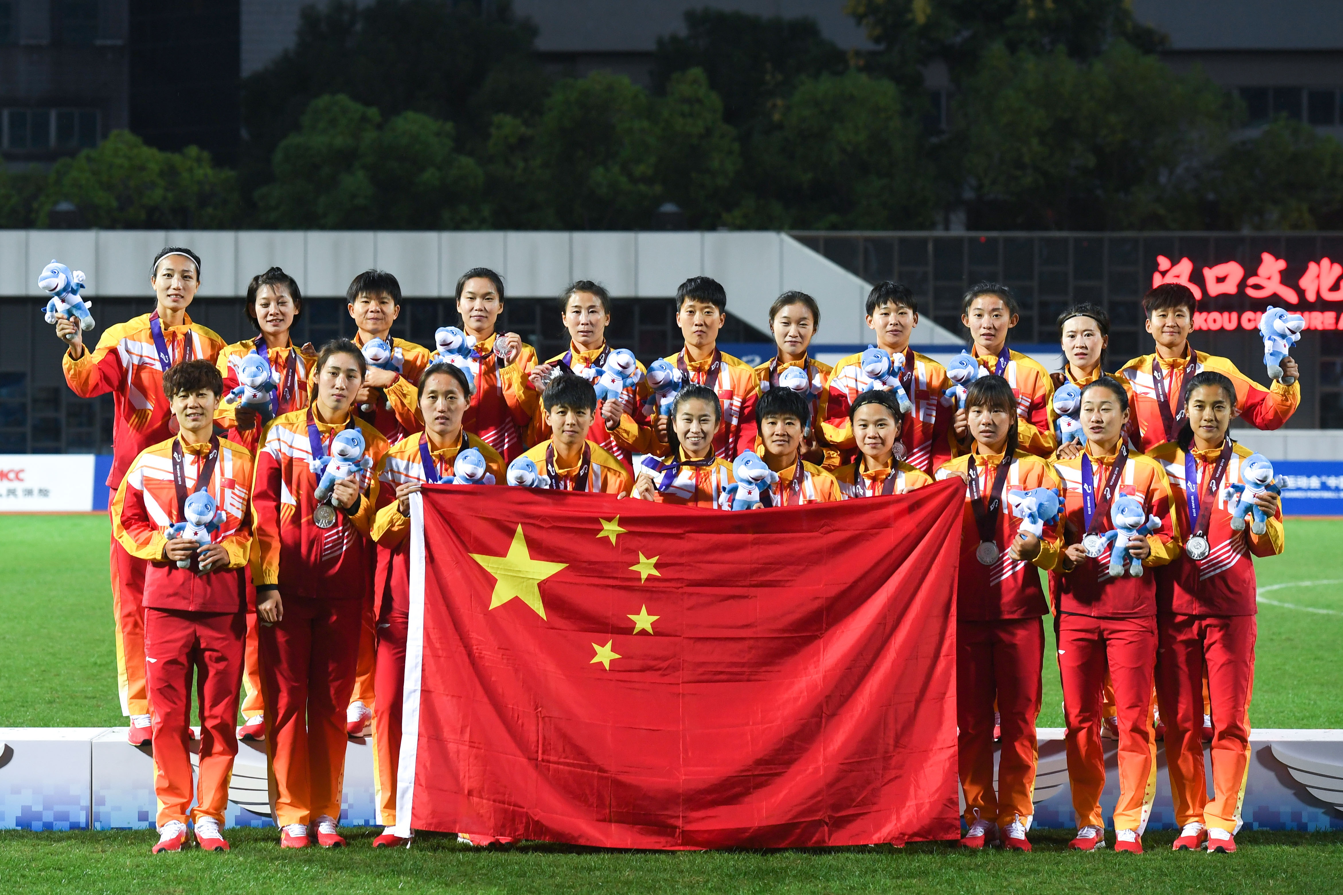 中国女足代表团在国际比赛中斩获冠军